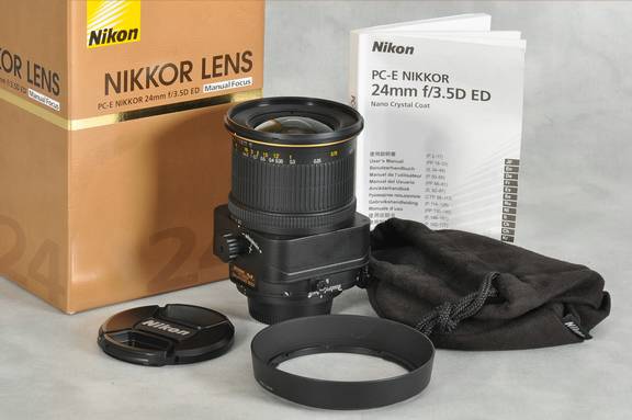 Datei:Nikkor 24 3.5 TeamFoto.jpg