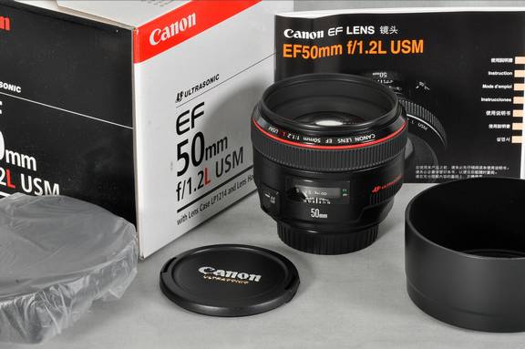 Datei:Canon EF 50 1.2 L TeamFoto.jpg