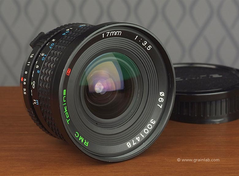 Datei:OM-Tokina 17 3.5 Grainlab 1.jpg