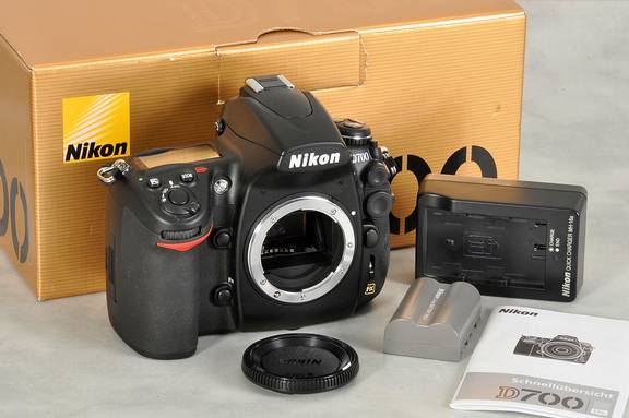 Datei:Nikon D700 TeamFoto.jpg