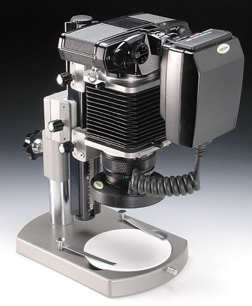 Datei:Olympus OM configuration with Macro stand and ring flash Wikimedia.jpg