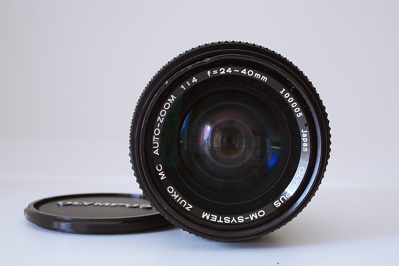 Datei:Zuiko 24-40 4 Yates 2.jpg