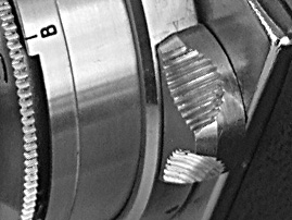 Datei:Olymus 35-S 3,5 1.Version Fokussierhebel.jpg