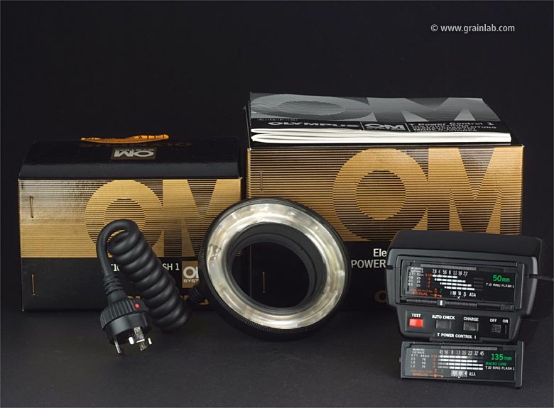 Datei:Olympus T10 Ringblitz + Power Control 1 grainlab.jpg