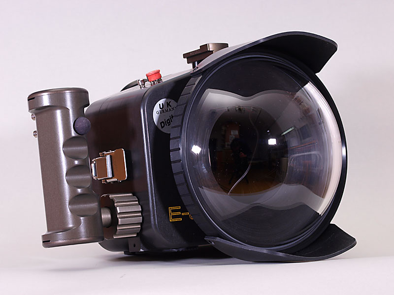 Datei:E-3 UW Dome.jpg