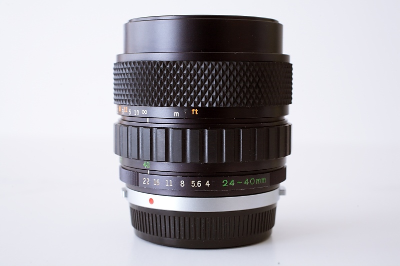 Datei:Zuiko 24-40 4 Yates 1.jpg