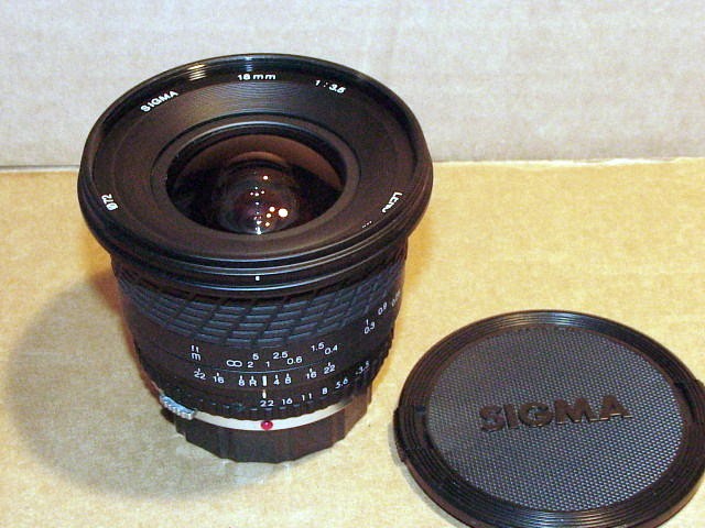 Datei:Sigma 18 3.5 3rdpartylens-OM.jpg