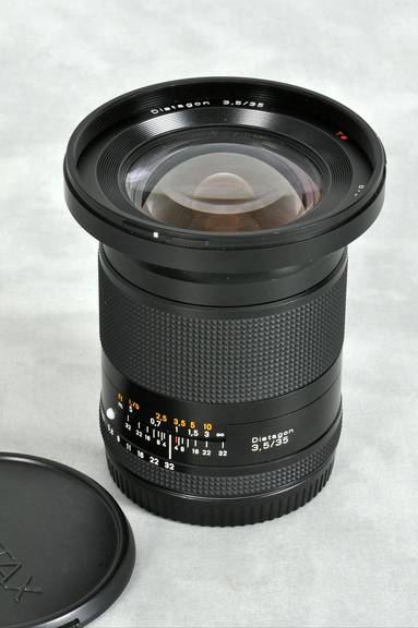 Datei:CZ Distagon 35 3.5 TeamFoto.jpg