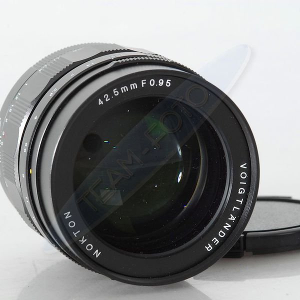 Datei:Nokton 42.5 0.95 TeamFoto 2.JPG