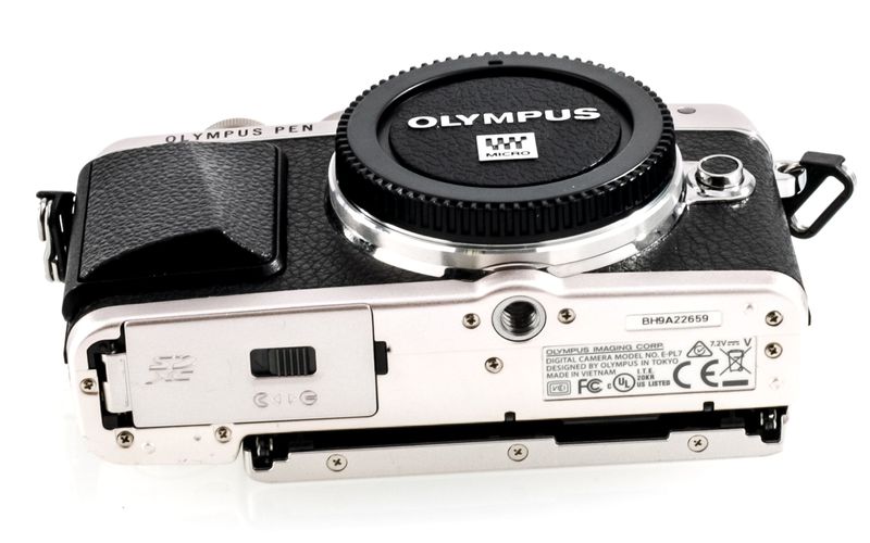 Datei:Olympus E-PL7 Arsenal 4.jpg