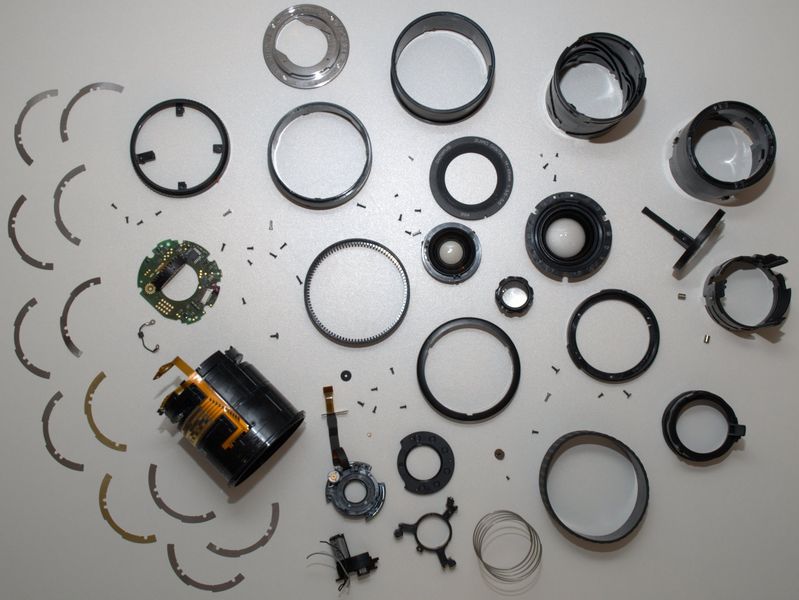 Datei:Zuiko 14-45 einzelteile.jpg