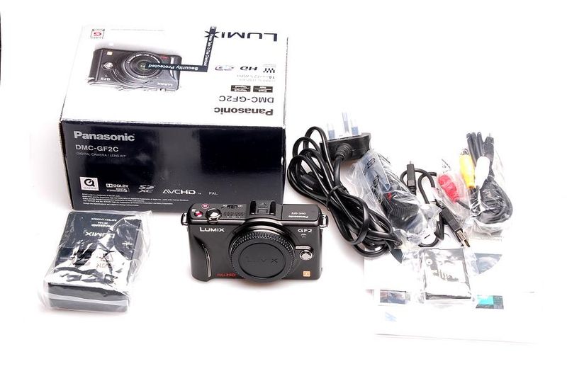 Datei:Lumix GF2 camerafoxx.jpg