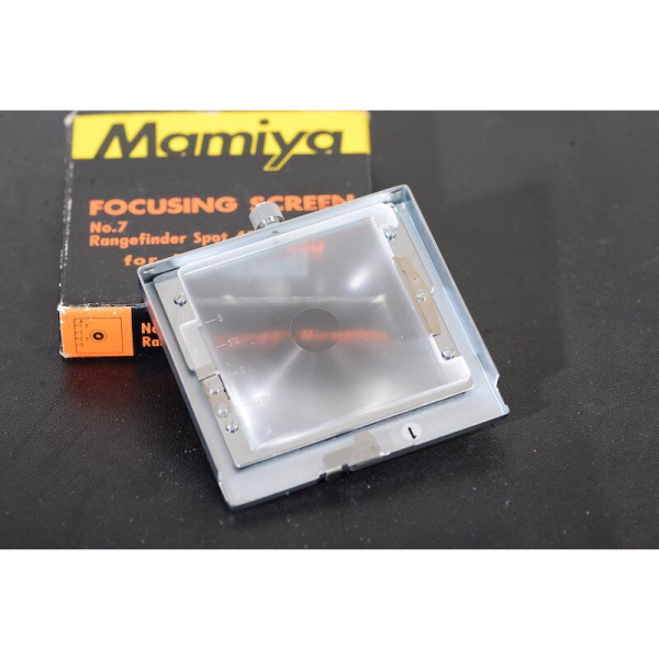 Datei:Mamiya-TLR Mattscheibe No7 TeamFoto 2.jpg