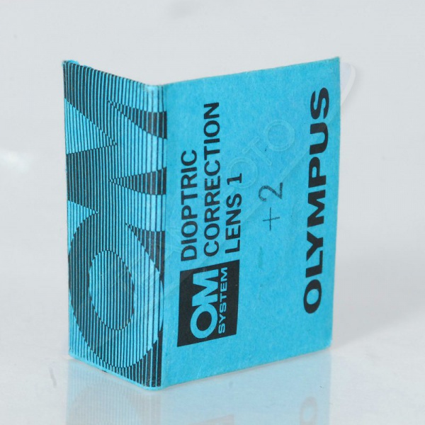 Datei:Augenkorrekturlinse +2 OM TeamFoto.jpg