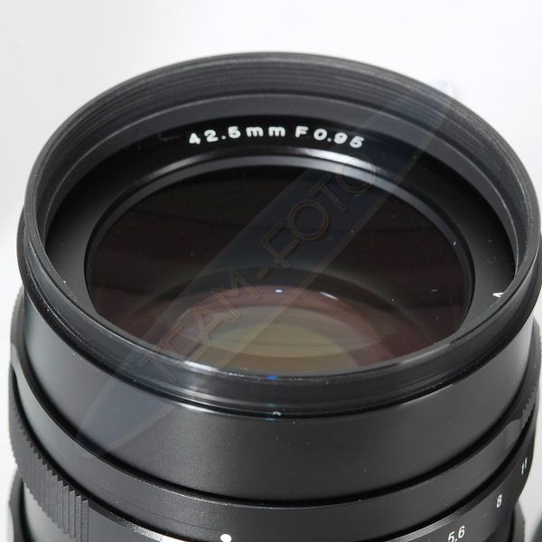 Datei:Nokton 42.5 0.95 TeamFoto 8.JPG