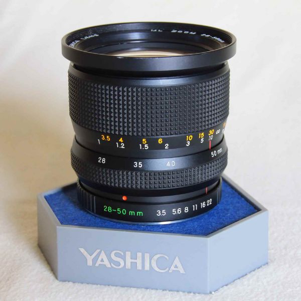 Datei:Yashica ML Zoom 28-50 loeffel.jpg