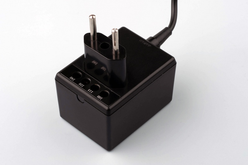 Datei:M.15V Ni-Cd Charger 1 Steckernetzteil.jpg