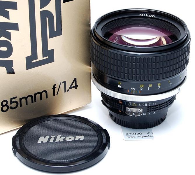 Datei:Nikkor 85 1.4 Arsenal.jpg