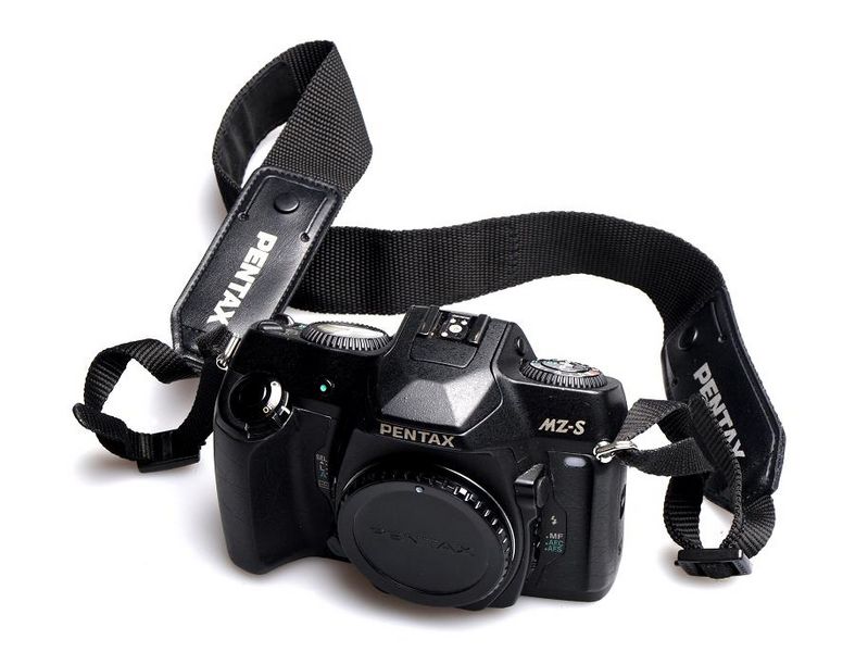 Datei:Pentax MZ-S camerafoxx.jpg