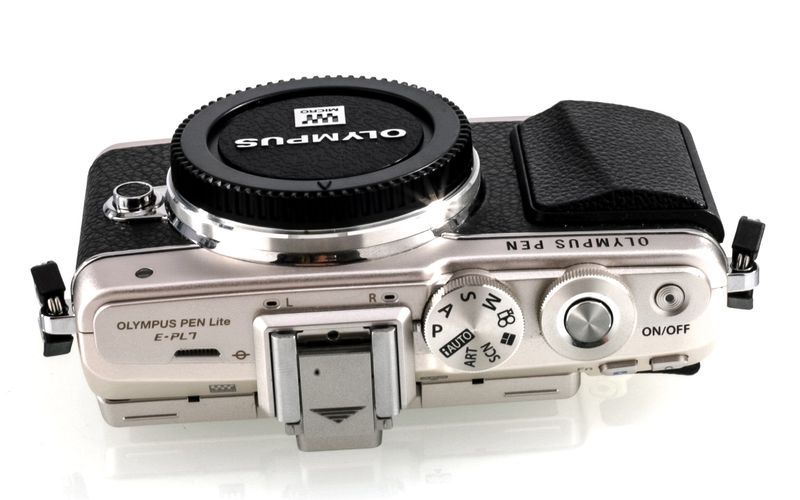 Datei:Olympus E-PL7 Arsenal 3.jpg