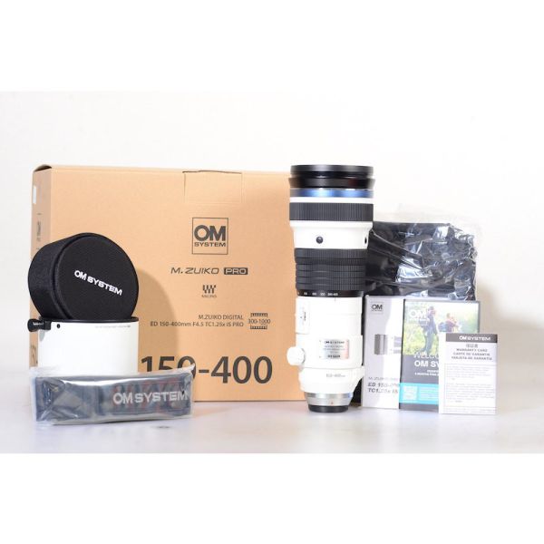 Datei:Olympus mFT 150-400 TeamFoto.jpg