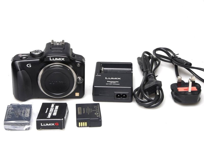 Datei:Lumix DMC-G3 sw camerafoxx 1.jpg