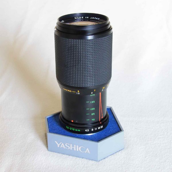 Datei:Yashica ML Zoom 70-210 loeffel.jpg