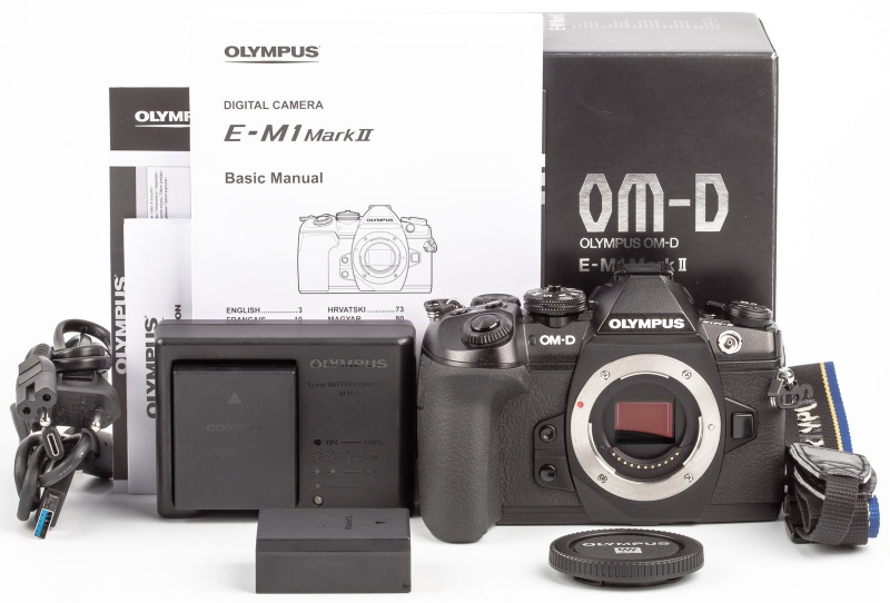 Datei:Olympus E-M1 II Arsenal 1.jpg