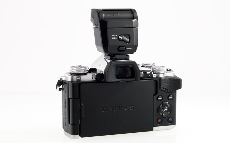 Datei:Olympus E-M5 II Arsenal 3.jpg