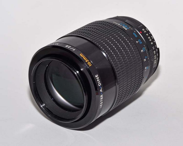 Datei:Kiron Lester Dine 105 2.8 Motsch.jpg