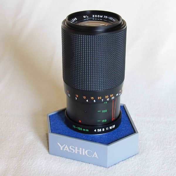 Datei:Yashica ML Zoom 75-150 loeffel.jpg