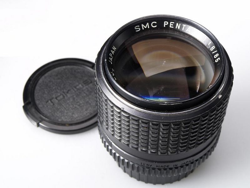 Datei:SMC-Pentax 85 1.8 camerafoxx.jpg