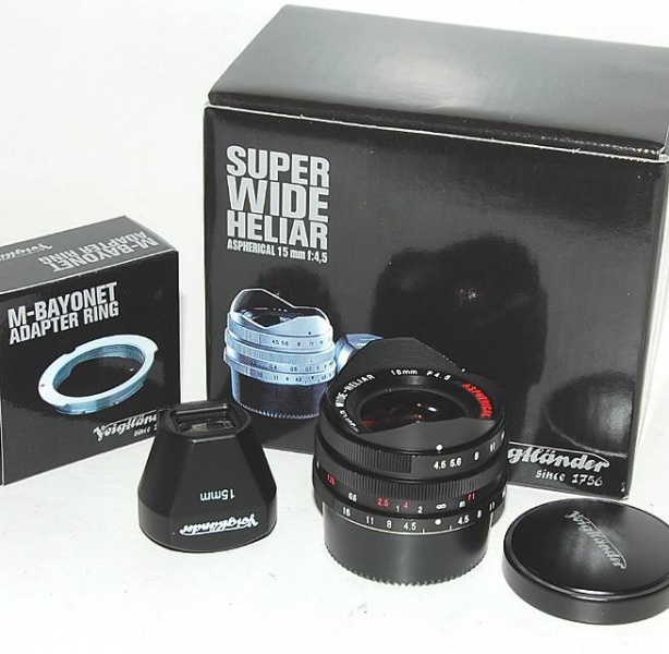 Datei:Voigländer Heliar 15 4.5 Arsenal.jpg