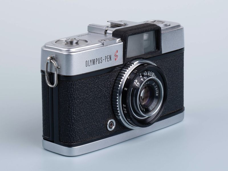 Datei:Olympus Pen S chrome 01.jpg