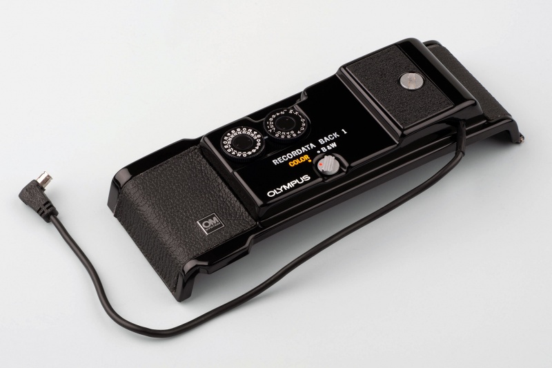 Datei:OM Recordata Back 1 - 01.jpg