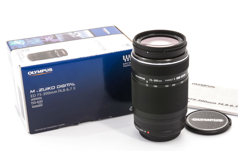 Datei:Olympus mFT 75-300 Arsenal 1.jpg