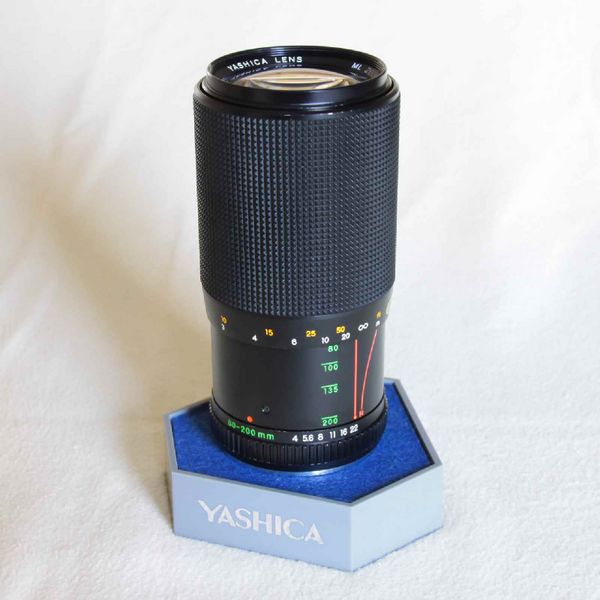 Datei:Yashica ML Zoom 80-200 loeffel.jpg