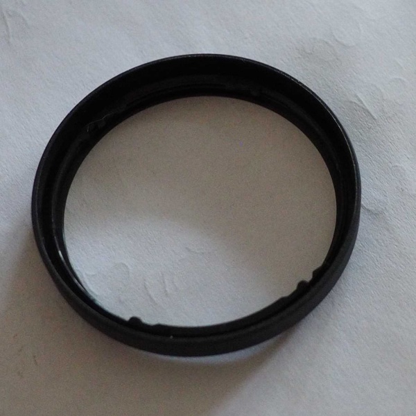 Datei:M.Zuiko 45 1.8 Zierring sw.jpg