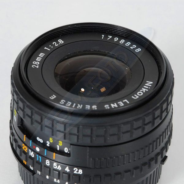 Datei:NNikon Series E 28 2.8 TeamFoto 4.jpg