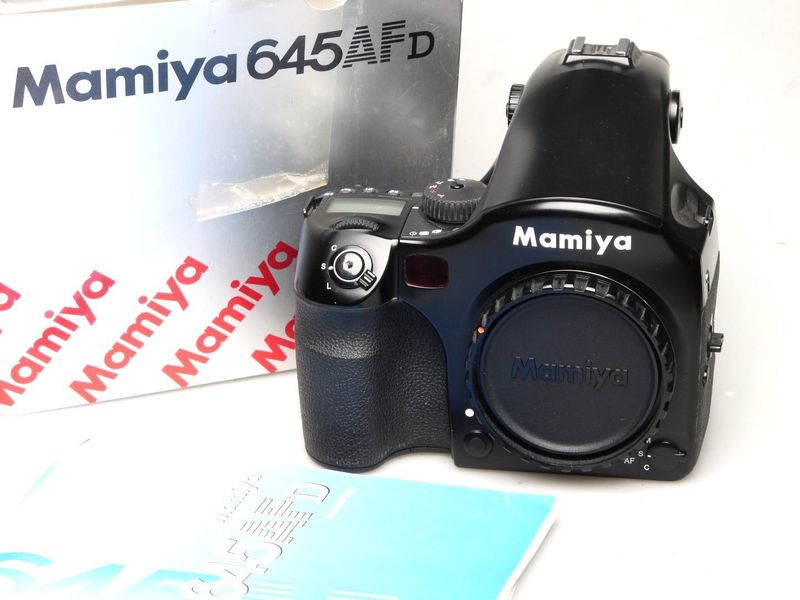 Datei:Mamiya 645 AFD camerafoxx 1.jpg