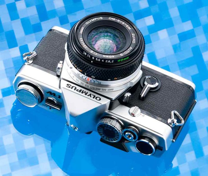 Datei:Olympus Wallpaper M-1 silver.jpg