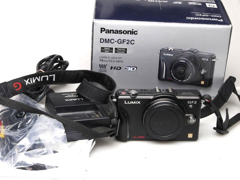 Datei:Lumix GF2 camerafoxx 3.jpg