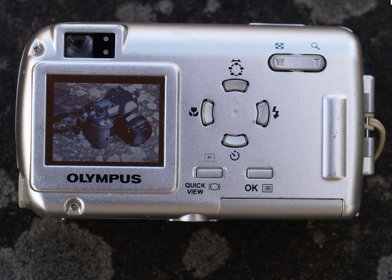 Datei:Mju300digital back.jpg