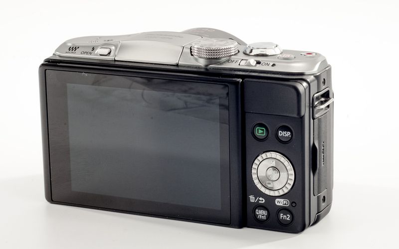 Datei:Panasonic Lumix DMC-GF6 Arsenal 3.jpg