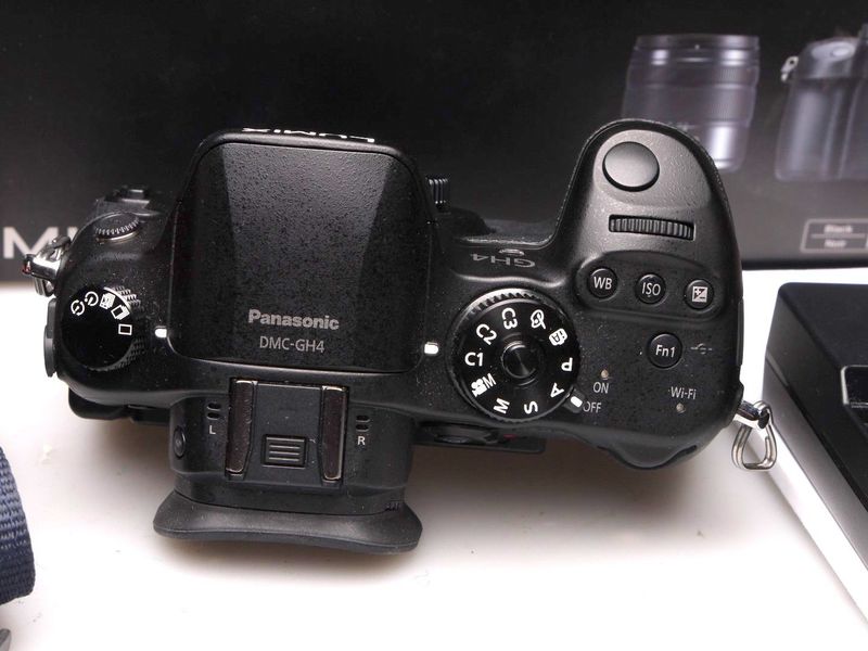 Datei:Lumix DMC-GH4 camerafoxx 4.jpg