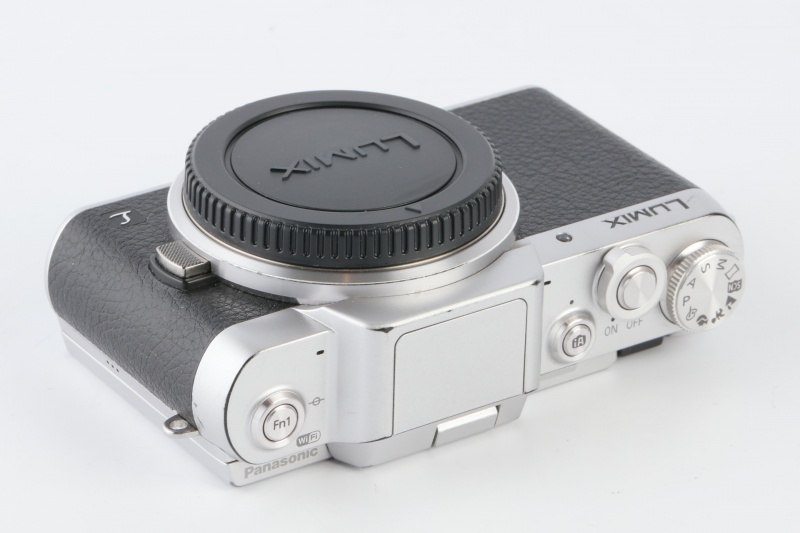 Datei:Panasonic Lumix DMC-GF7 Arsenal 4.jpg