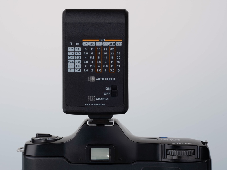 Datei:Olympus Electronic Flash T18 04.jpg