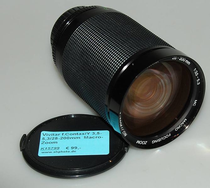 Datei:Vivitar 28-200 3.5-5,3 Arsenal 1.jpg