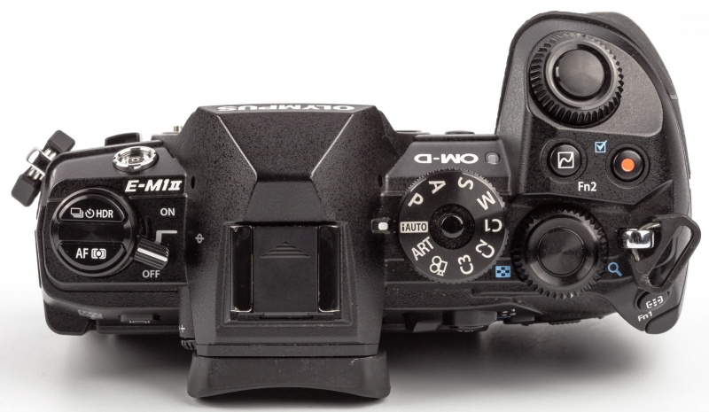 Datei:Olympus E-M1 II Arsenal 4.jpg