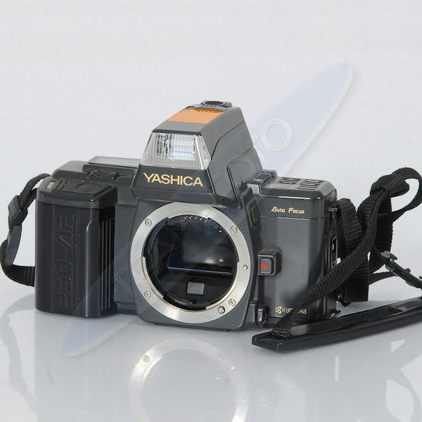 Datei:Yashica 230 AF teamfoto 1.jpg